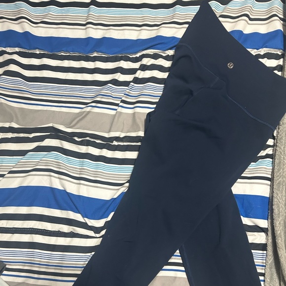 Lulu lemon size 8 navy - Picture 2 of 2